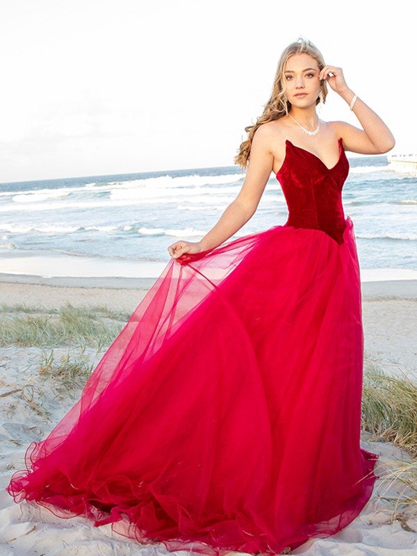 Ball Gown Sweetheart Tulle Sleeveless Court Train Dresses HEP0001689